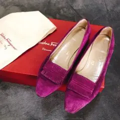 Ferragamo　スエードローヒールパンプス