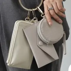 ライトベージュ ショルダーバッグ 3ポーチ付き