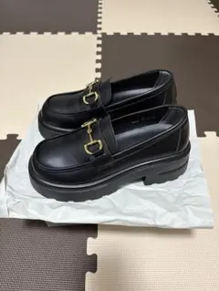 Vivian 厚底ローファー ブラックボリュームソール