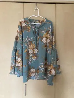 花柄フレアスリーブシャツ　4L