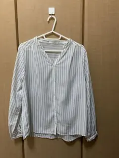 ハニーズ ホワイトストライプ Vネック長袖シャツ