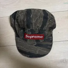 Supreme 迷彩キャップ 赤いロゴ