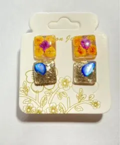 【No.72】ハンドメイドピアス　ドライフラワーとシェルのセット