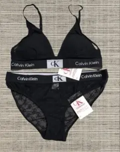 Calvin Klein ブラックブラジャーショーツセット