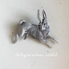 アンティークシルバーのうさぎのブローチ　アンティーク調　北欧　兎　ラビット