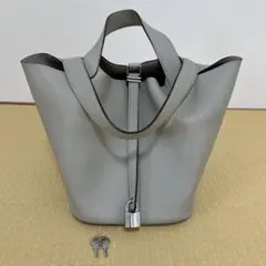 4U ハンドバッグ　キューブバッグ ｍｍ プレミアム 本革 パールグレー