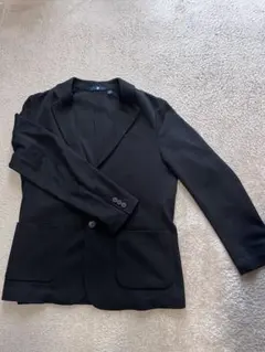 黒い2つボタンジャケット 160