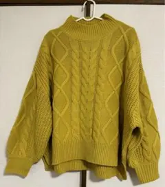 イエローニット ケーブル編み ハイネック