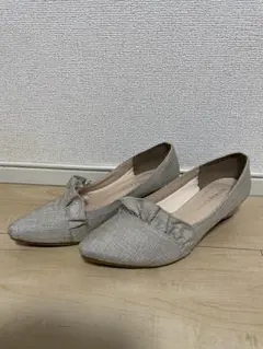 フリル付きシゴールドラメ入りパンプス