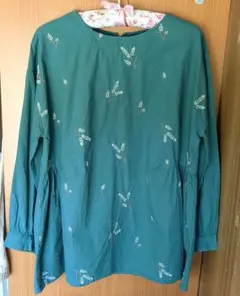 グリーン刺繍入り　綿ブラウス