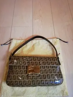 フェンディズッカ柄マンマバケット