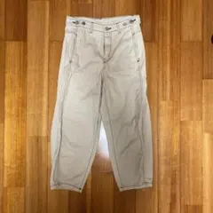 ベージュ　パンツ