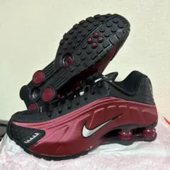 Nike Shox 黒/赤 スニーカー　AR3565-009 25.0のサムネイル