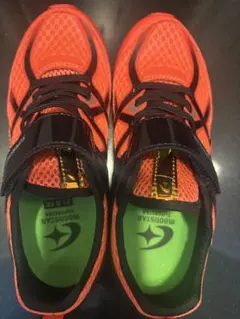 オレンジ メッシュ スニーカー