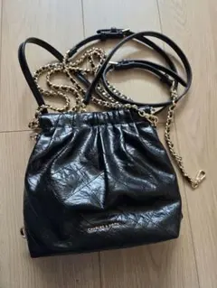 CHARLES & KEITH ブラックショルダーバッグ　S