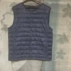 ダウンベスト紺色
