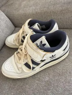 adidas ホワイトネイビー スニーカー　美品のサムネイル