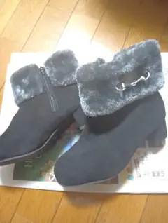 ファー付き黒スエードブーツ 22.0cm