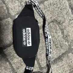 adidas ボディバッグ 黒　ウエストポーチ　アディダス