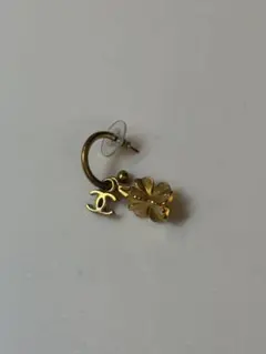 CHANEL 四つ葉のクローバーとロゴピアス　片耳用