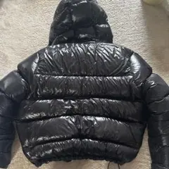 ブラック フード付きダウンジャケット