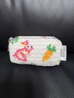 フェイラー　ウサギとニンジン刺繍ポーチ