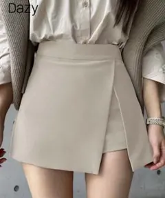 SHEIN ベージュ サイドスリット スカート ミニ Dazy ワンホン 韓国のサムネイル