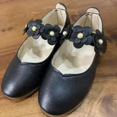 黒い花のデザインのフォーマルシューズ 18cm