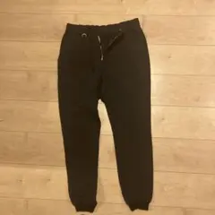 スリムフィットブラックパンツ