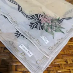 Christian Dior すずらん柄 未使用・シール付・ハンカチ・白×淡い黄