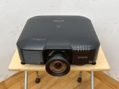 EPSON 4k対応ビジネスプロジェクターEB-L1100U レンズ付 - メルカリ
