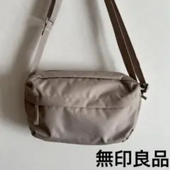 無印良品　背面ポケット付き　撥水　ショルダーバッグ ライトベージュのサムネイル