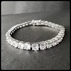 クリスタル風ストーン ブレスレット　キラキラ　ゴージャス　レディース　新品未使用