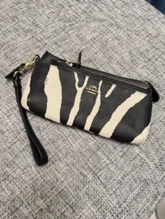 COACHコーチ　ゼブラ柄レザーポーチ