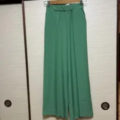 Anna Kerry 定番 カラーテーパードパンツ　グリーン　緑のサムネイル