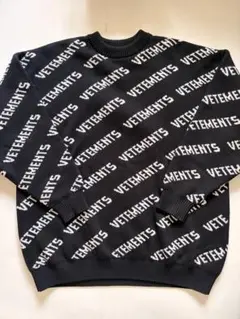 VETEMENTS（ヴェトモン）ロゴ総柄ニット ジャガード セーターのサムネイル