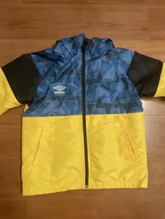 umbro フード付きピステジャケット　ウィンドブレーカー　140