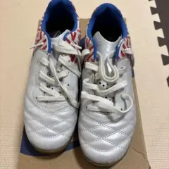 Umbro フットサルシューズ ホワイト/レッド/ブルー　23cm