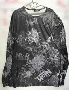 79【NieR CLOTHING モノトーンアート総柄ロングスリーブカットソー】のサムネイル