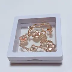 花モチーフ ゴールド ピンク ブレスレット