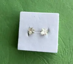 クリスタルカットスタッドピアス