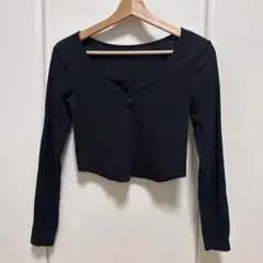 GU ブラック クロップド　ミニ丈トップス