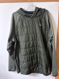 Under Armour オリーブグリーン フード付きパーカー