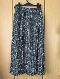 earth music&ecology プリーツスカート 花柄ブラック F