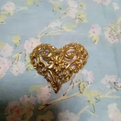 クリスチャンラクロワハート型金色ブローチ