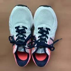 グリーン スニーカー