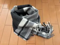 やわらかくて気持ちいい♡グレーのチェックマフラー