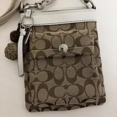 coach コーチ　ショルダーバッグ　シグネチャー　ベージュ　キャンバス生地