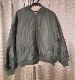 オリーブグリーンとベージュのボンバージャケットセット