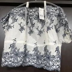 YECCA VECCAレース刺繍オフショルダーブラウス　新品タグ付きのサムネイル
